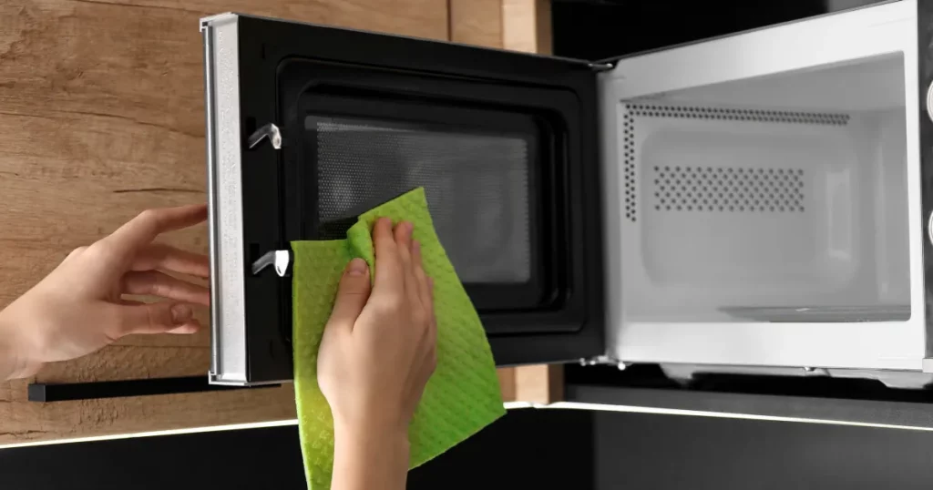 tips-for-cleaning-your-microwave